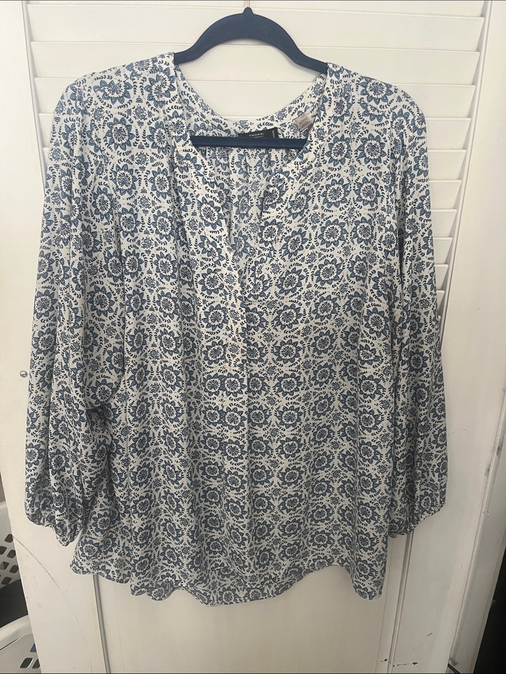 Tahari White and Blue Floral Button-Front Blouse 3x